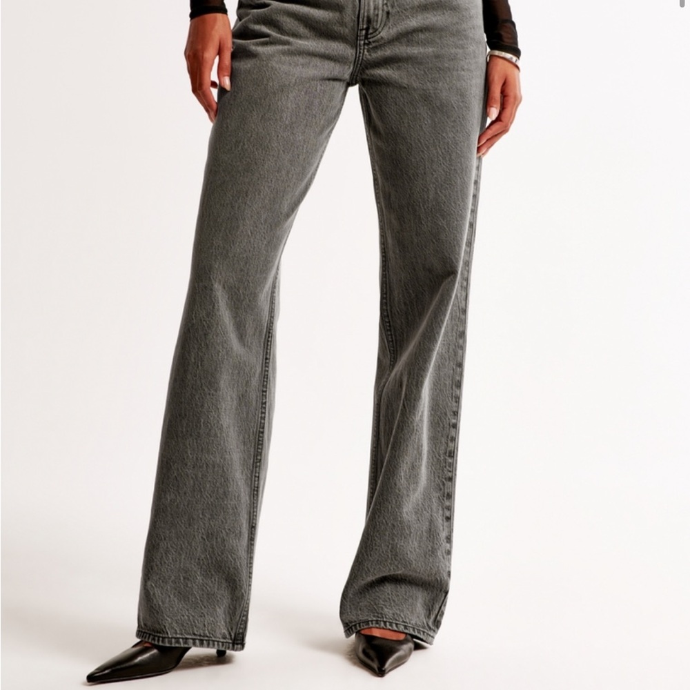 NWT Women’s Abercrombie and Fitch High rise Loose Jean Dark Grey, 28 long